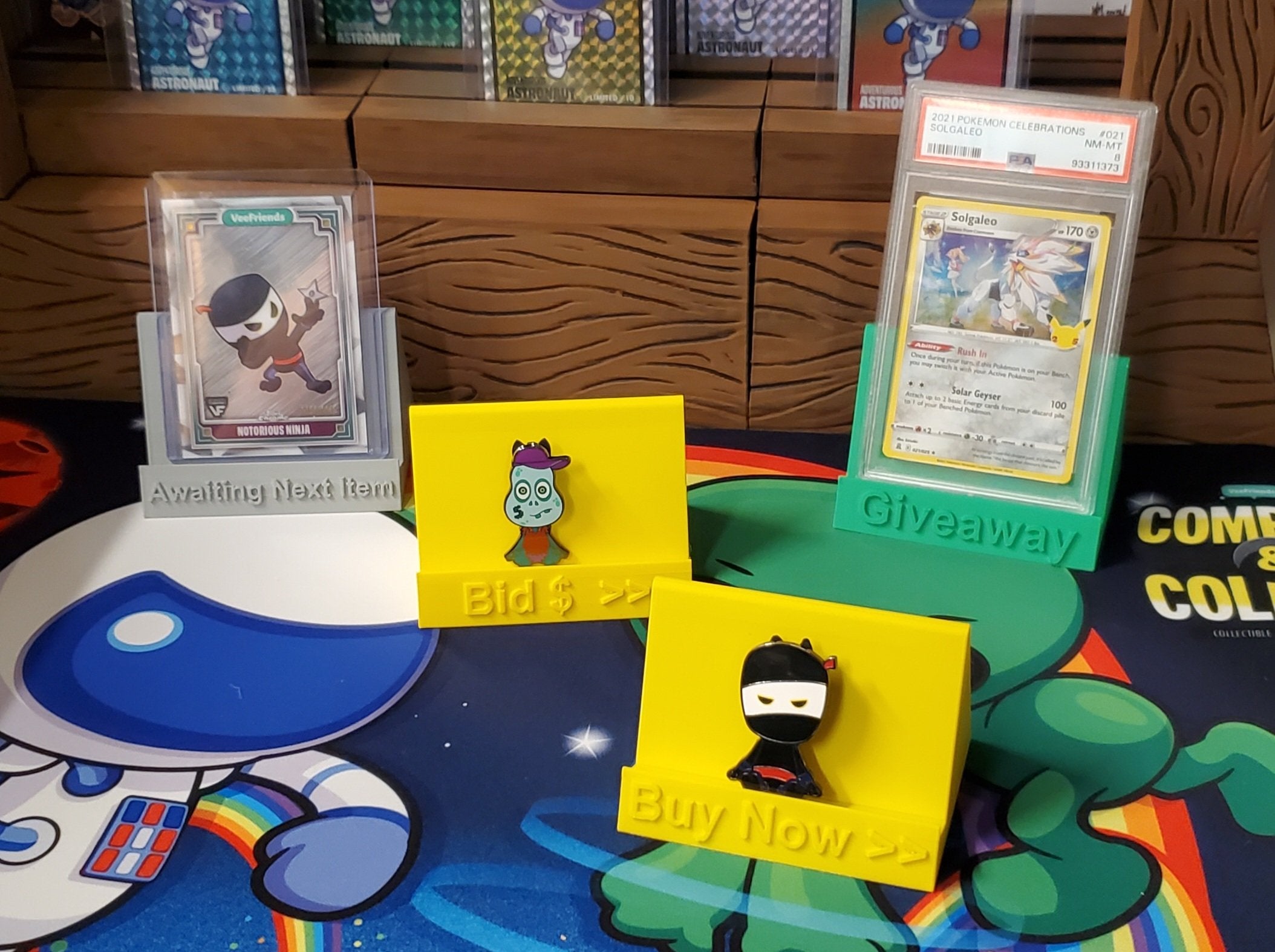 Streamer Card Stand w/ Text